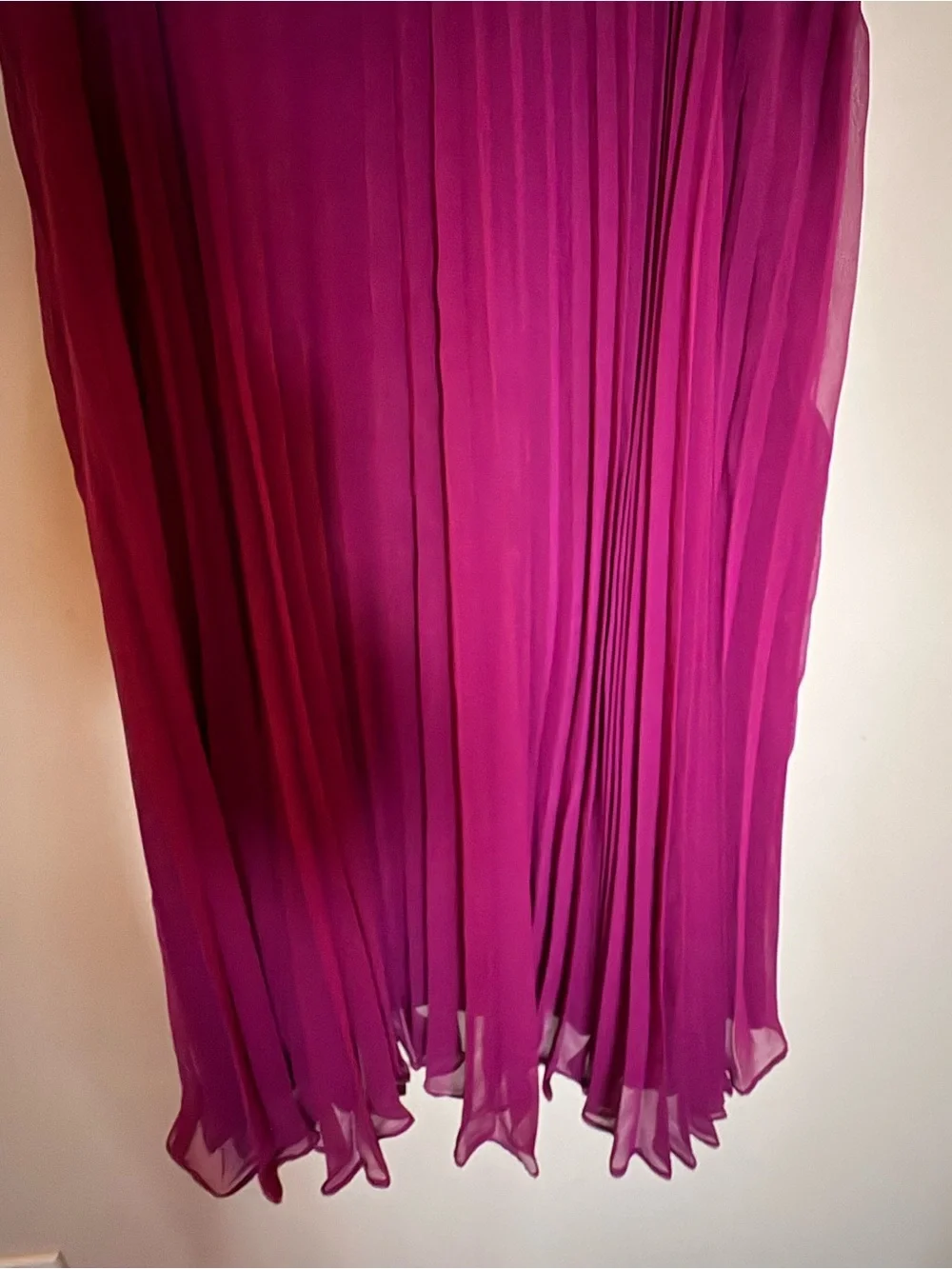 Marciano Fuchsia Pleated Midi Dress with Ruffle V-Neck 96% silk - Picture 4 of 8